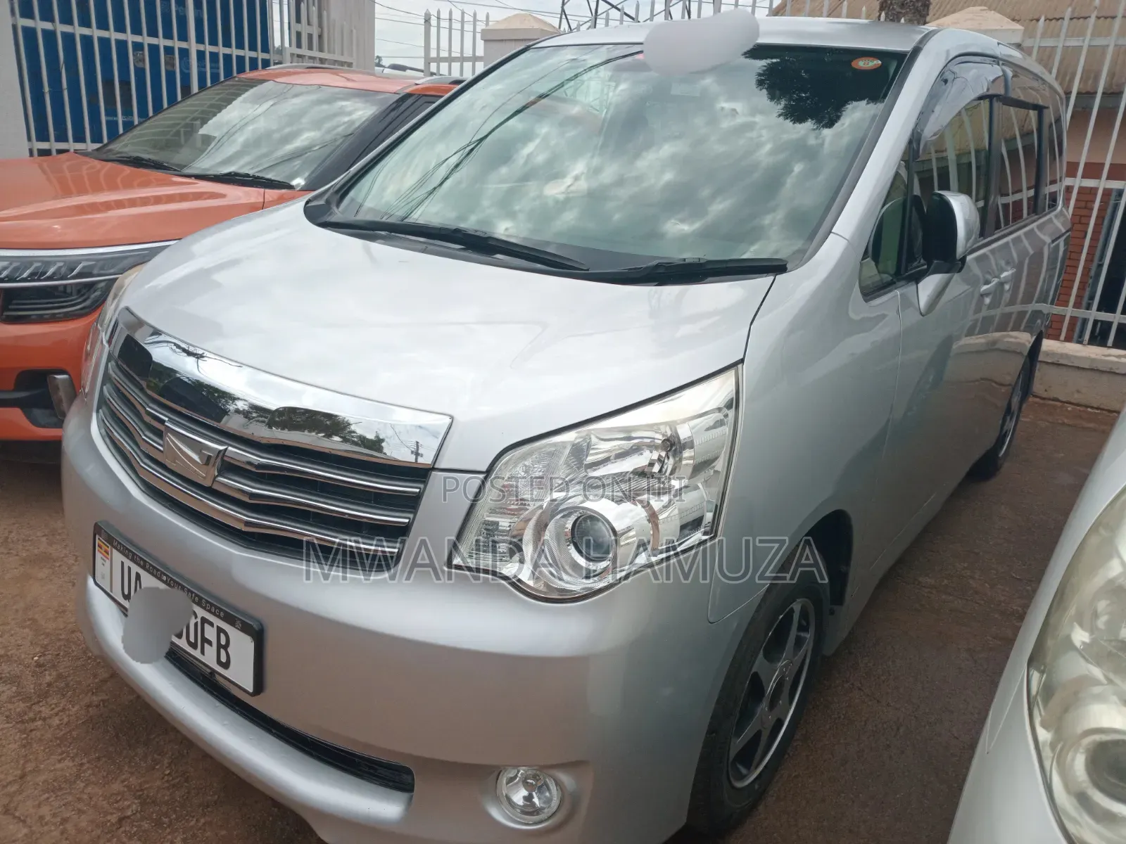 Toyota Noah 2013 Silver