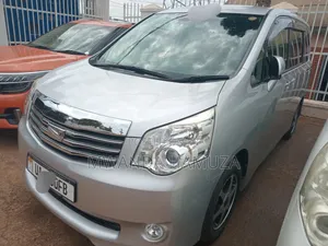 Toyota Noah 2013 Silver