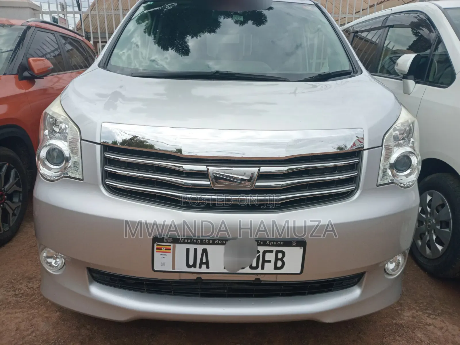 Toyota Noah 2013 Silver