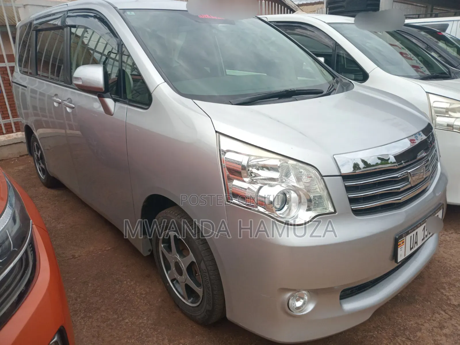 Toyota Noah 2013 Silver