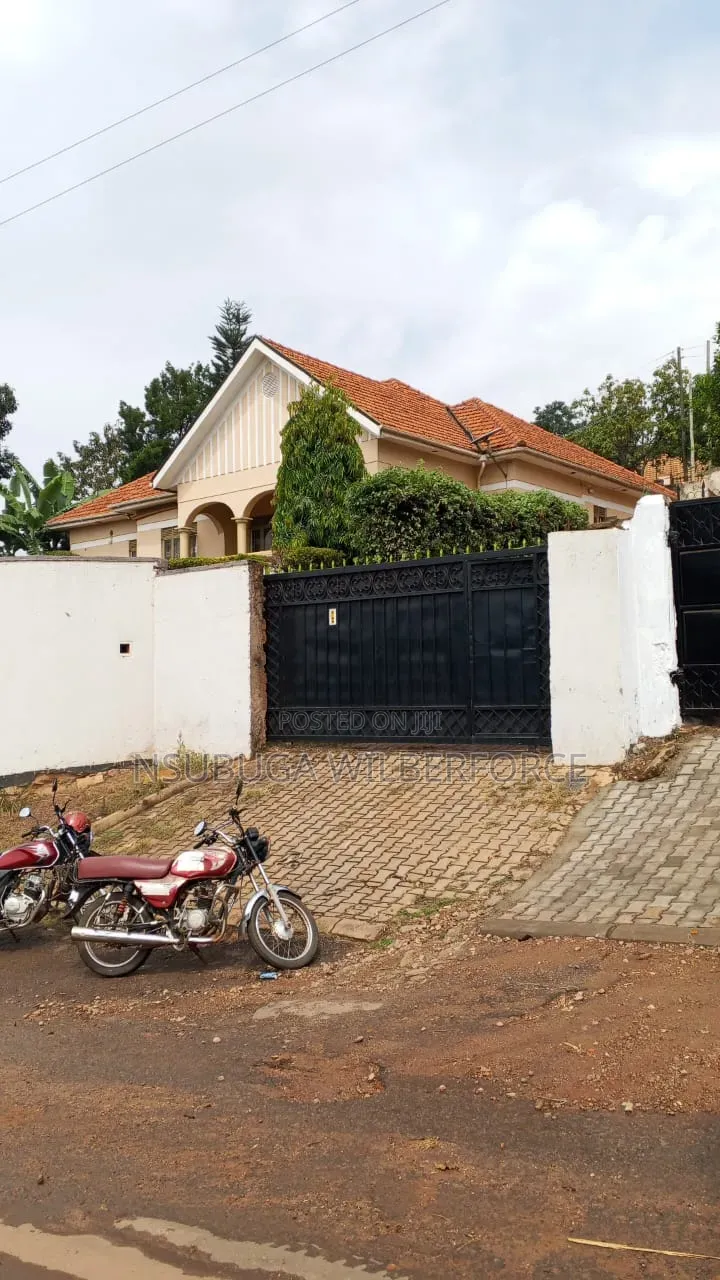 4bdrm Bungalow in Rubaga for sale