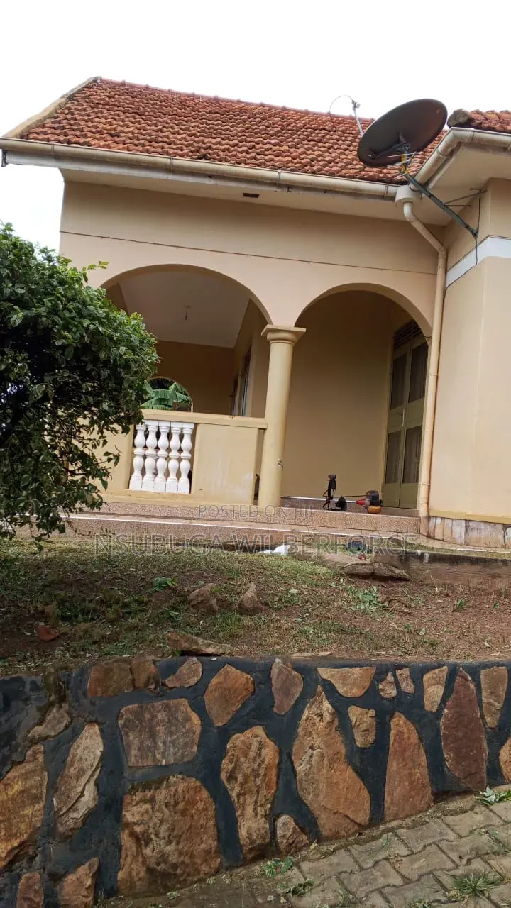 4bdrm Bungalow in Rubaga for sale