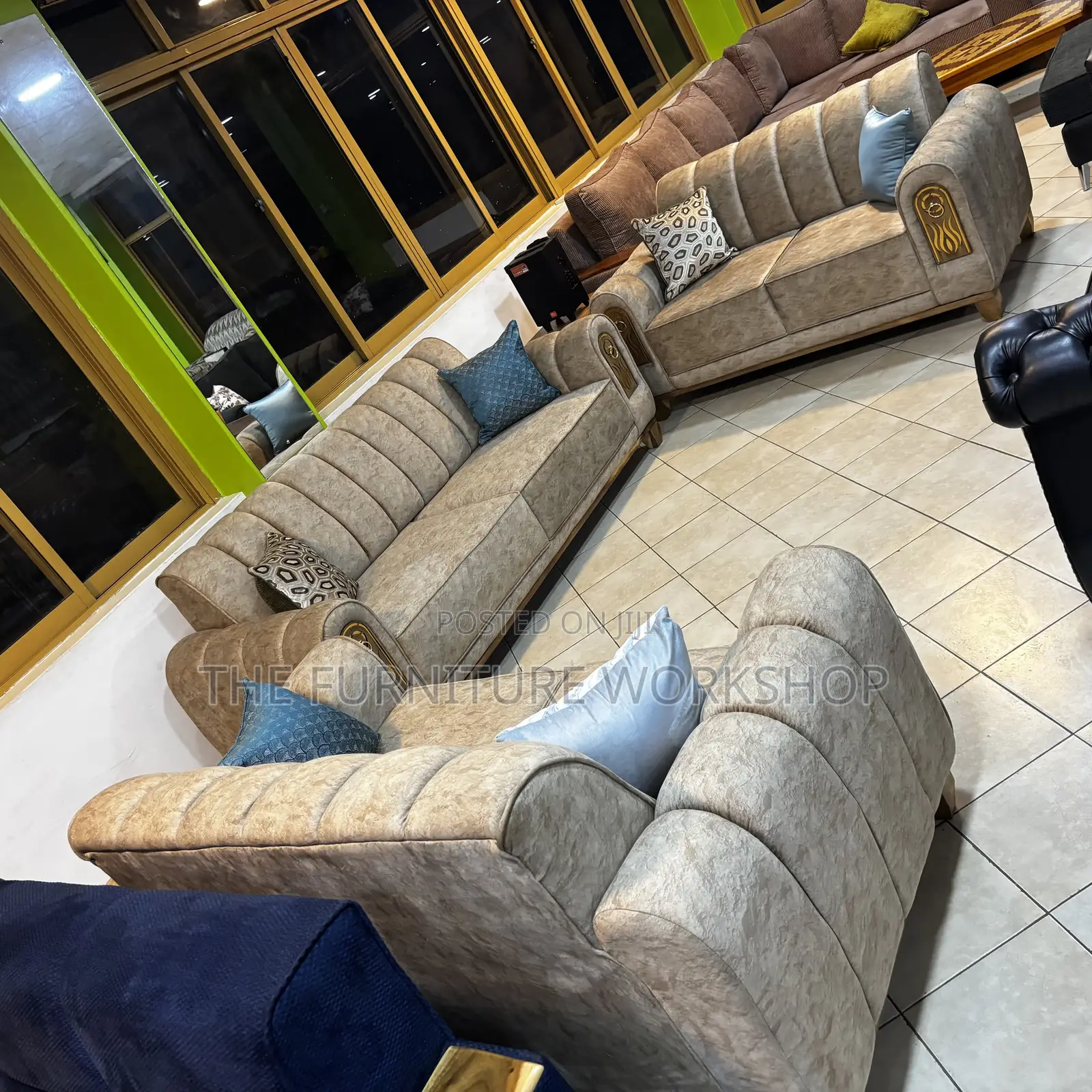 6 Seater Fixed Chair