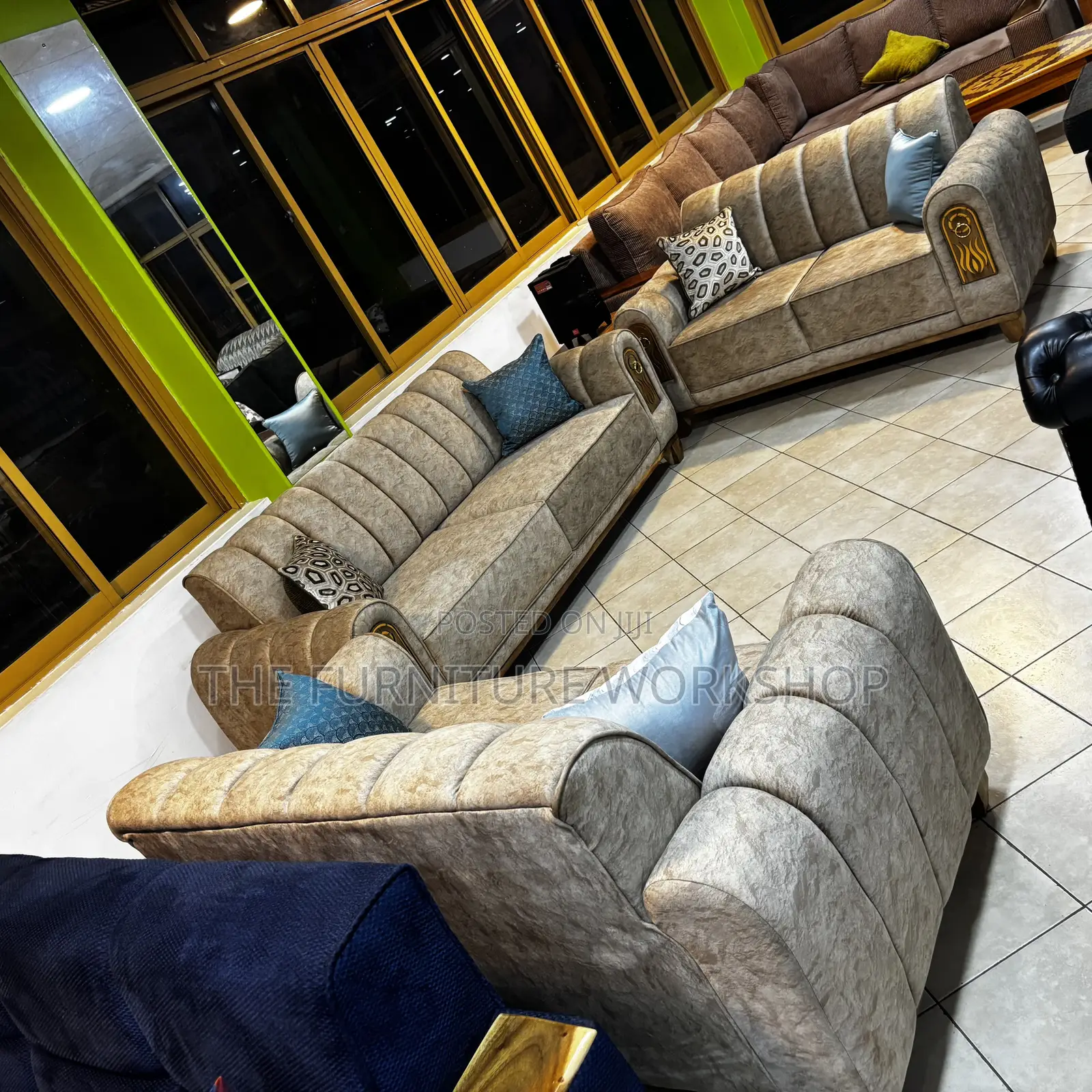 6 Seater Fixed Chair