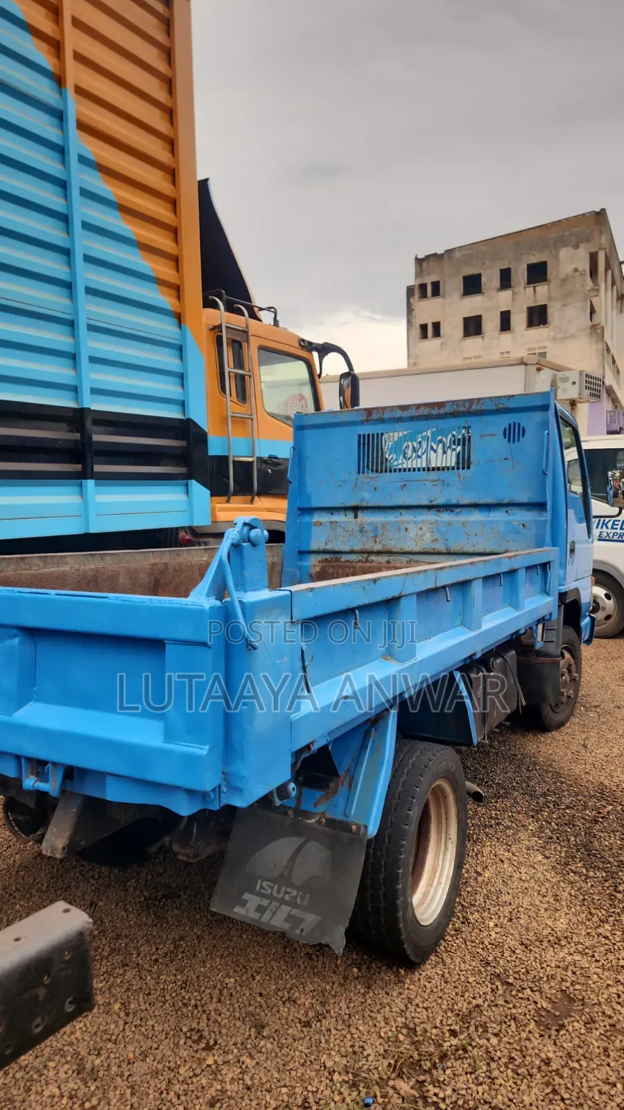 Isuzu Dump