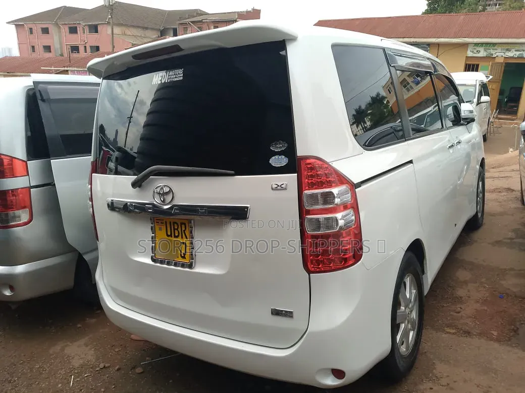 Toyota Noah 2.0 FWD (7 Seater) 2014 White