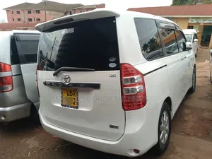 Toyota Noah 2.0 FWD (7 Seater) 2014 White