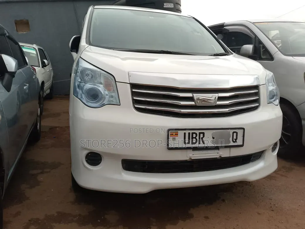Toyota Noah 2.0 FWD (7 Seater) 2014 White