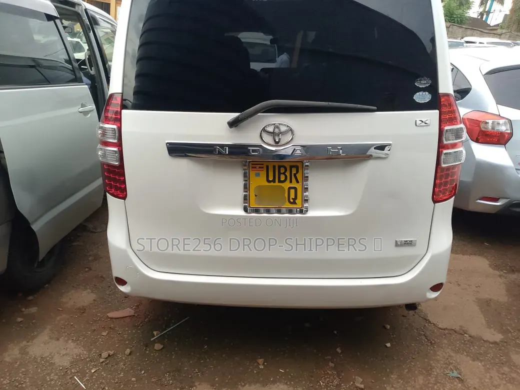 Toyota Noah 2.0 FWD (7 Seater) 2014 White