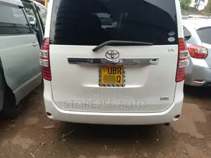 Toyota Noah 2.0 FWD (7 Seater) 2014 White
