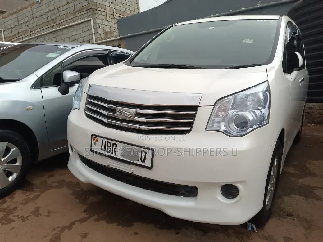 Toyota Noah 2.0 FWD (7 Seater) 2014 White