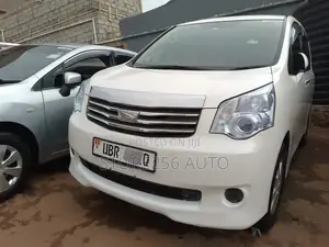 Toyota Noah 2.0 FWD (7 Seater) 2014 White
