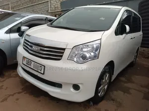 Toyota Noah 2.0 FWD (7 Seater) 2014 White