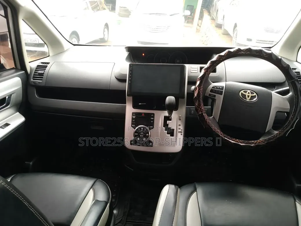 Toyota Noah 2.0 FWD (7 Seater) 2014 White
