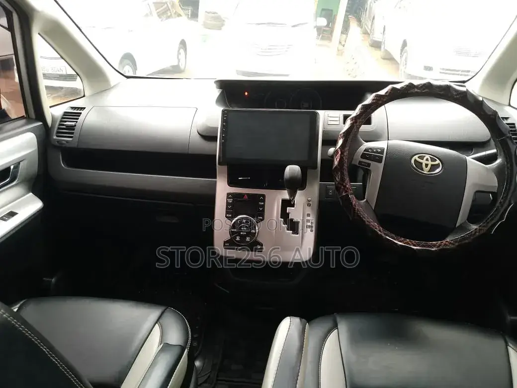 Toyota Noah 2.0 FWD (7 Seater) 2014 White
