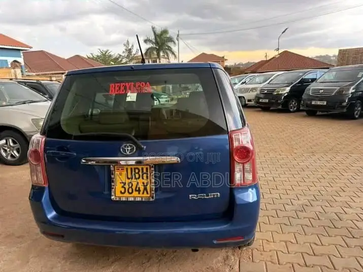 Toyota Raum 2010 Blue