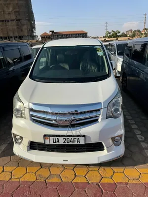 Toyota Noah 2.0 FWD (8 Seater) 2014 White