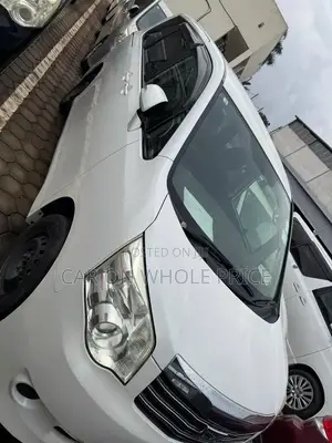 Toyota Noah 2.0 FWD (8 Seater) 2014 White