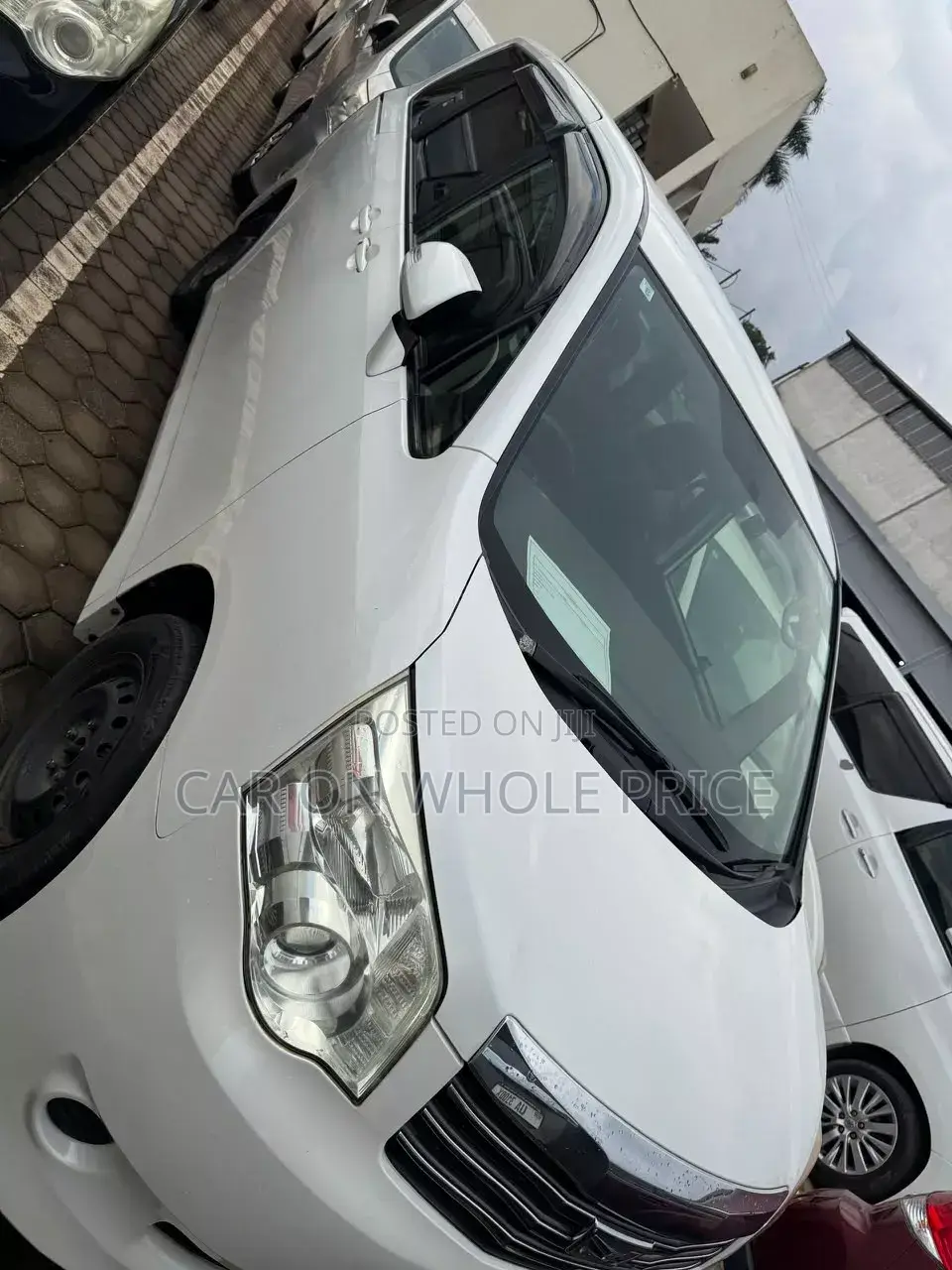 Toyota Noah 2.0 FWD (8 Seater) 2014 White