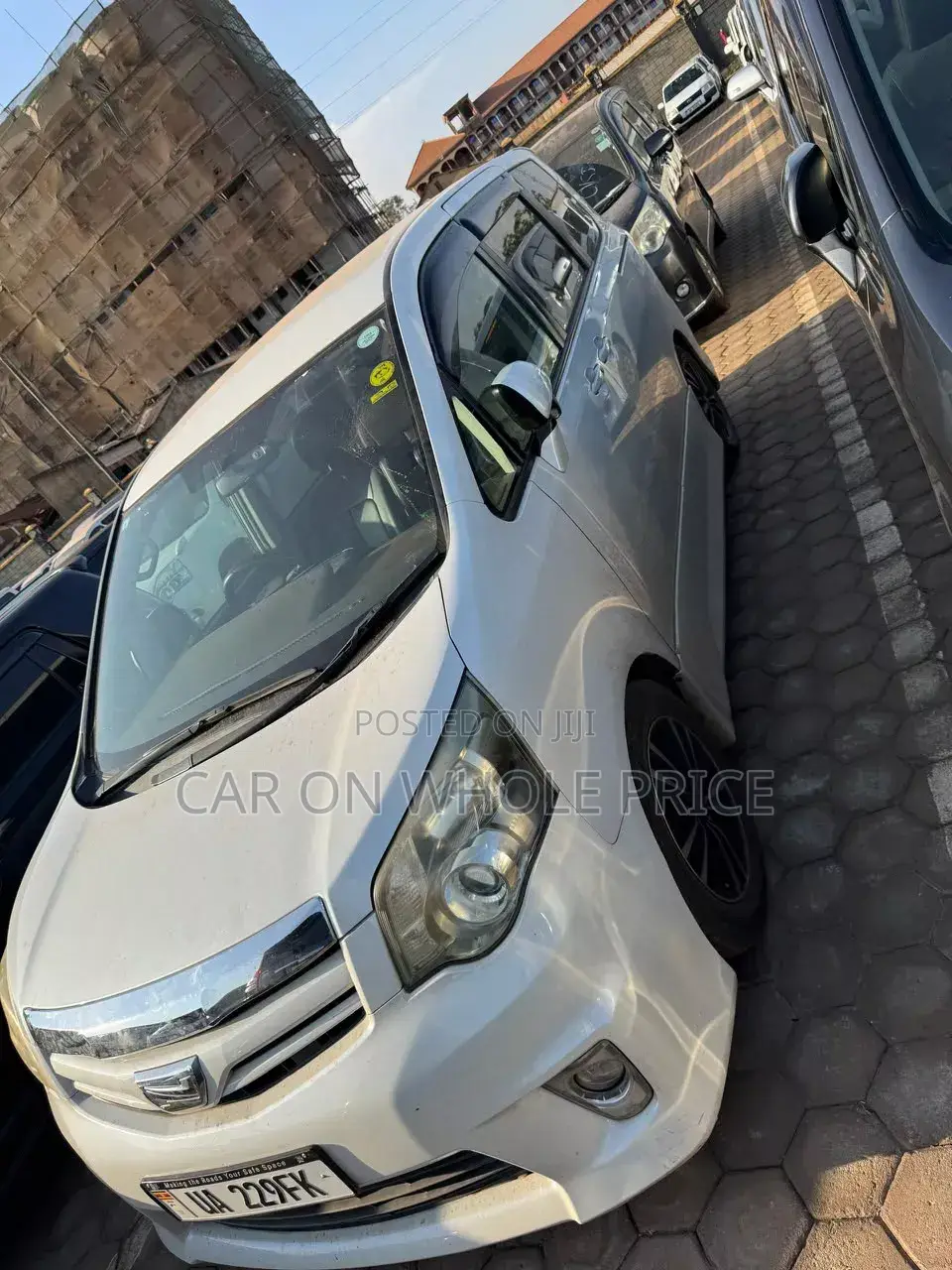 Toyota Noah 2.0 FWD (8 Seater) 2014 White