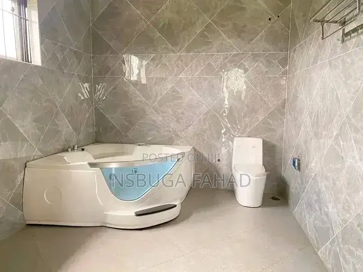 5bdrm House in Standalone Ntinda, Central Division for rent
