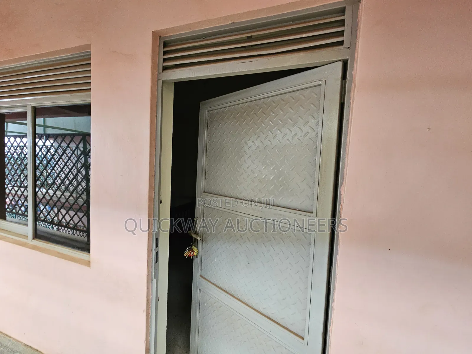 4-Storey Commercial Building / Guest House in Seeta Town (Quick Sale)
