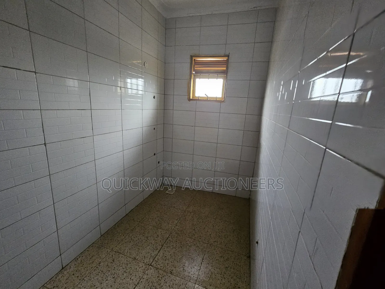 4-Storey Commercial Building / Guest House in Seeta Town (Quick Sale)