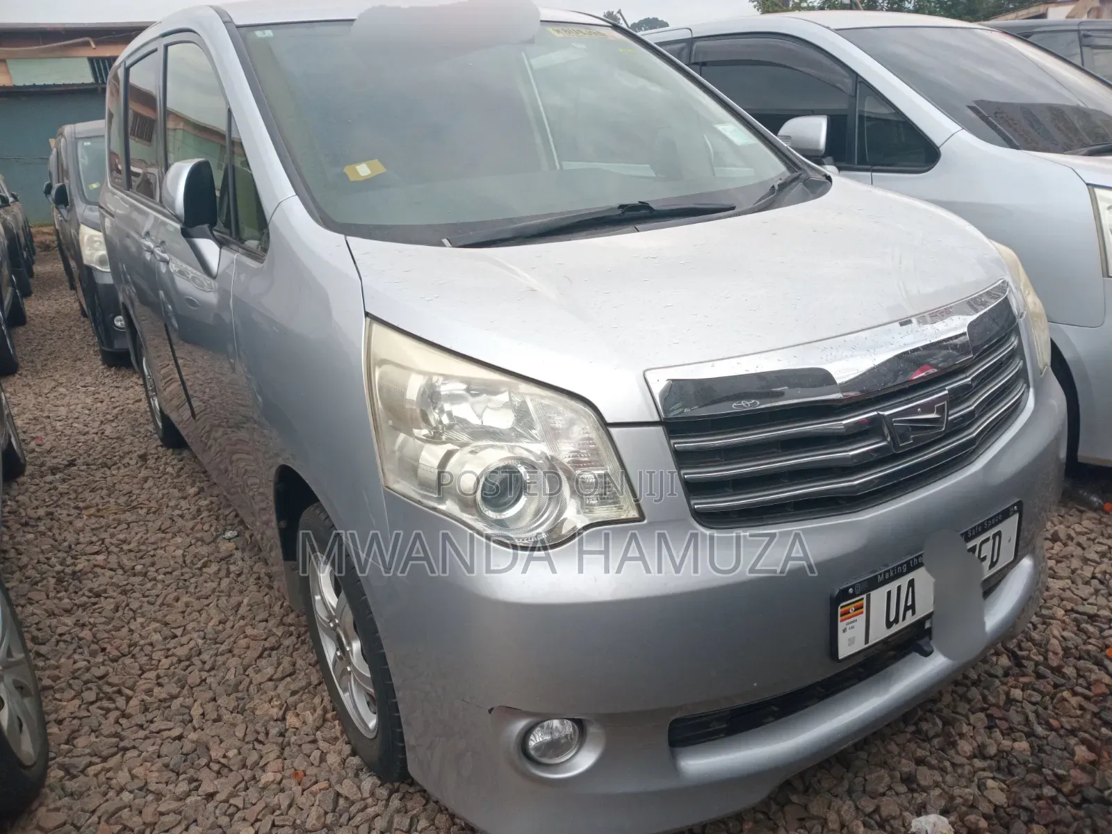 Toyota Noah 2011 Silver