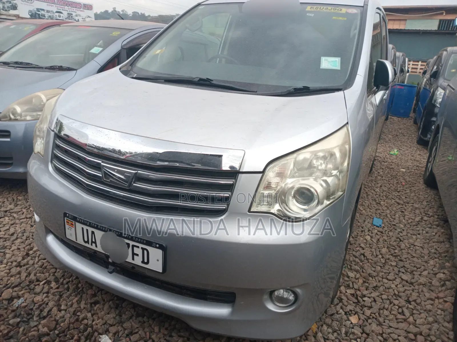 Toyota Noah 2011 Silver