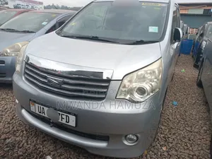 Toyota Noah 2011 Silver