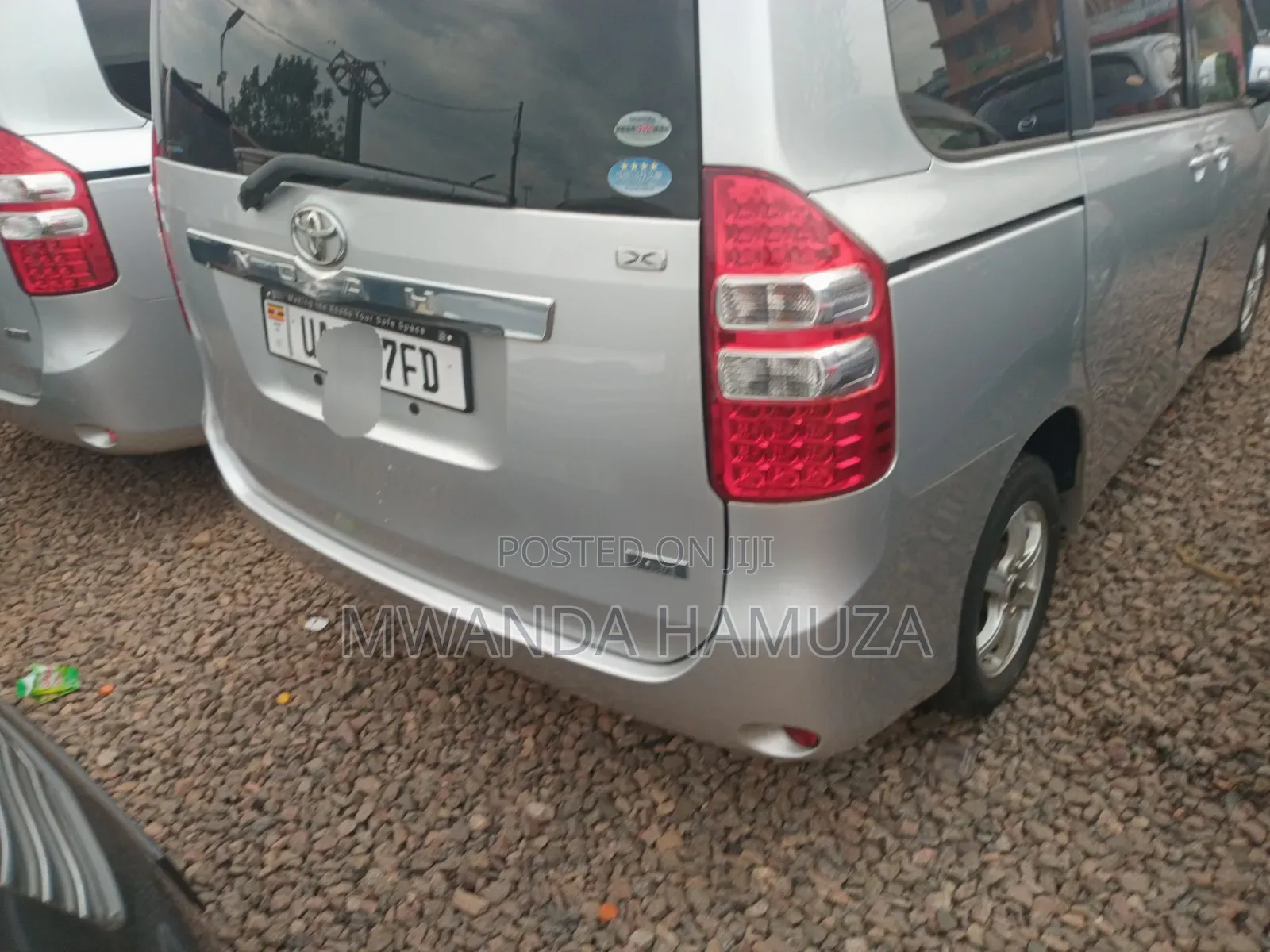 Toyota Noah 2011 Silver