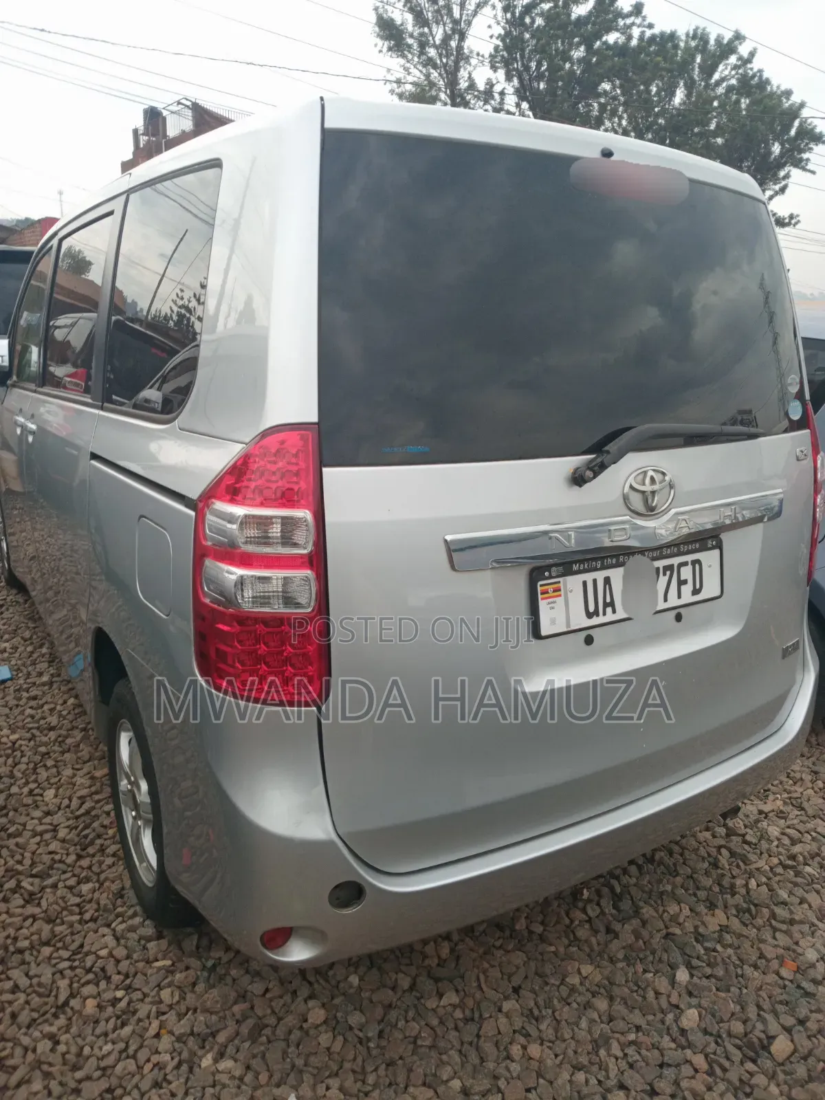 Toyota Noah 2011 Silver