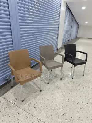 Deluxe Plain Back Plastic Chairs Plastic Chairs