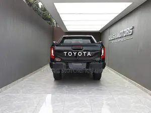 New Toyota Hilux 2025 Black