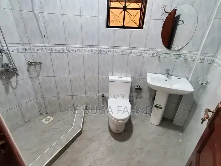2bdrm House in Kisaasi, Central Division for rent