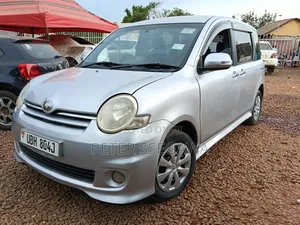 Toyota Sienta 2007 Silver