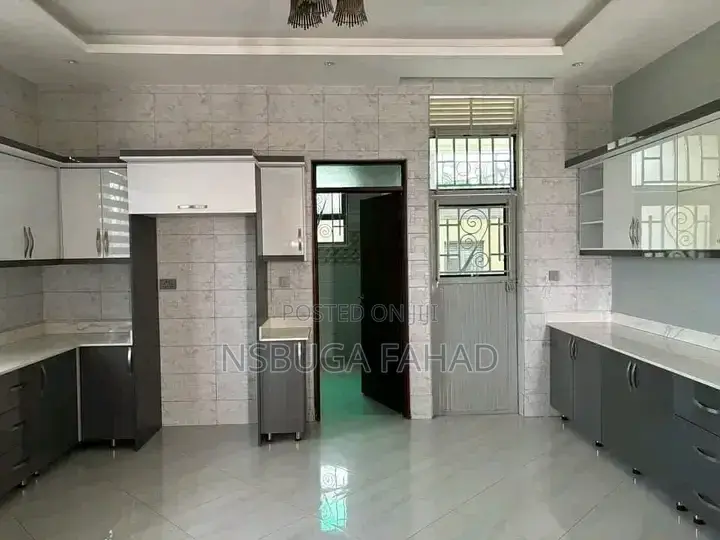 4bdrm House in Standalone Kisaasi, Central Division for rent