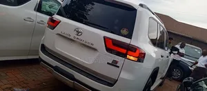 Toyota Land Cruiser Prado 2024 White