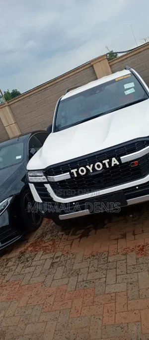 Toyota Land Cruiser Prado 2024 White