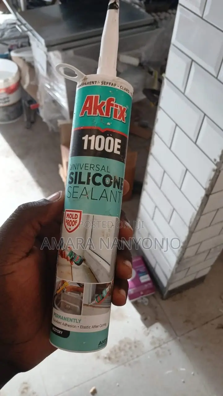 Akfix 805 Multiple-Purpose PU Foam.