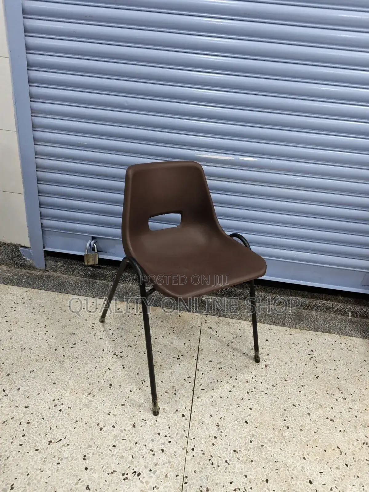 Curved Metal Stands Plastic Chairs Plastic Chairs