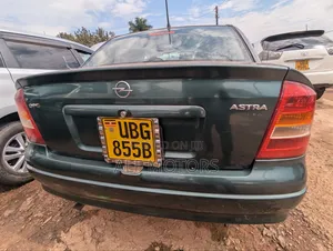 Opel Astra 2004 Green
