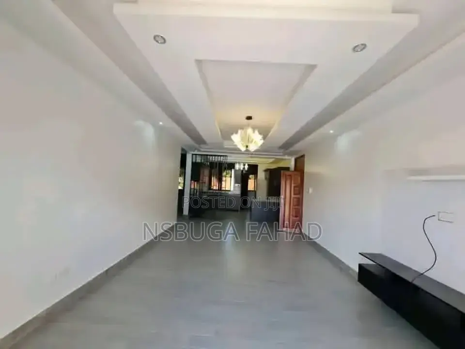 2bdrm House in Kisaasi Bukoto Road, Central Division for rent