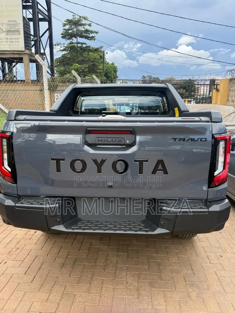 New Toyota Hilux 2026 Gray