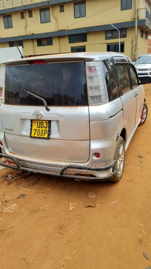 Toyota Sienta 2008 Silver