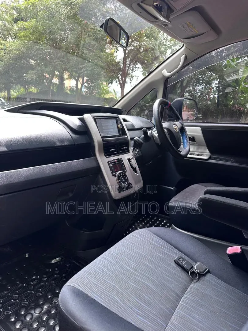 Toyota Noah 2012 Black
