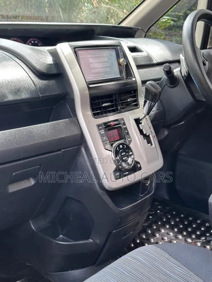 Toyota Noah 2012 Black