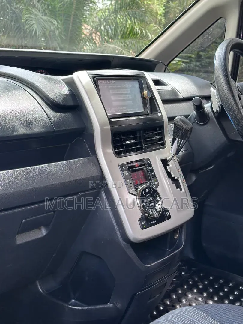 Toyota Noah 2012 Black