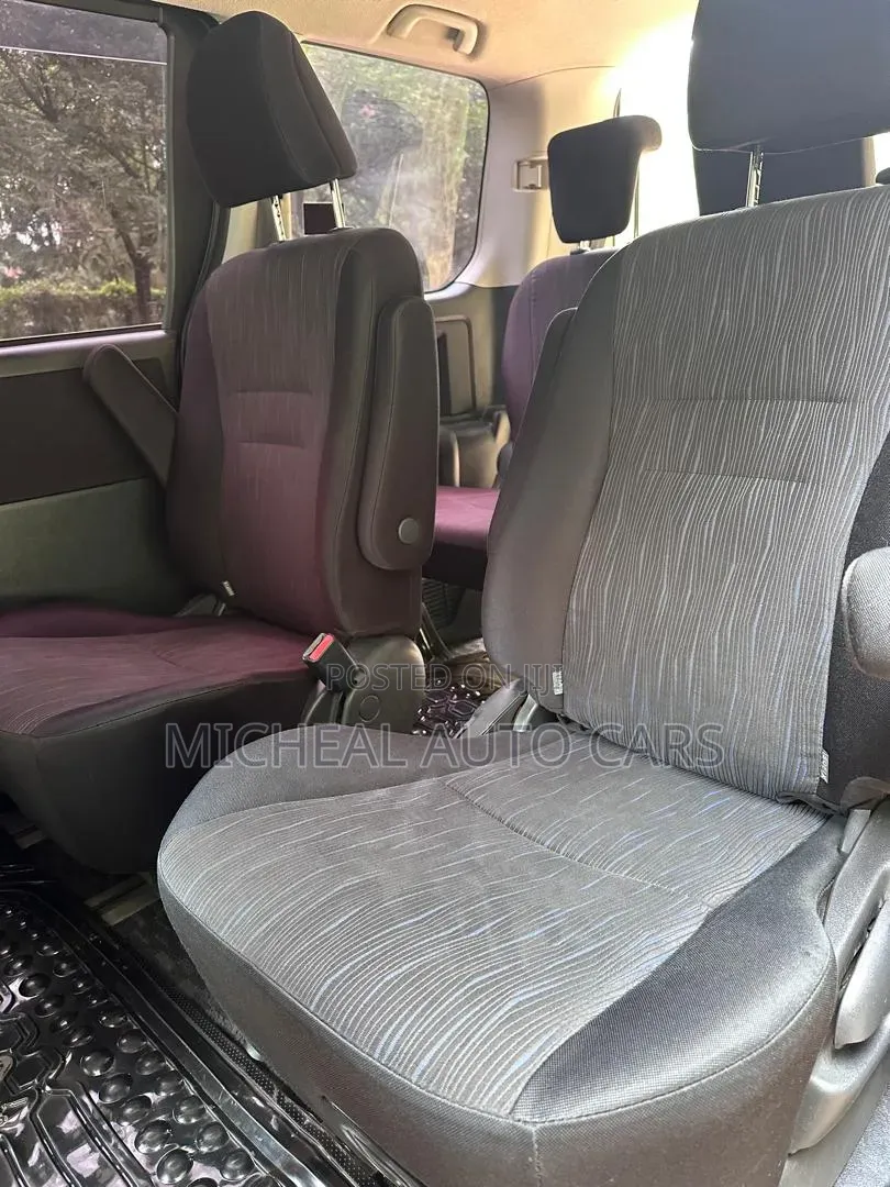 Toyota Noah 2012 Black