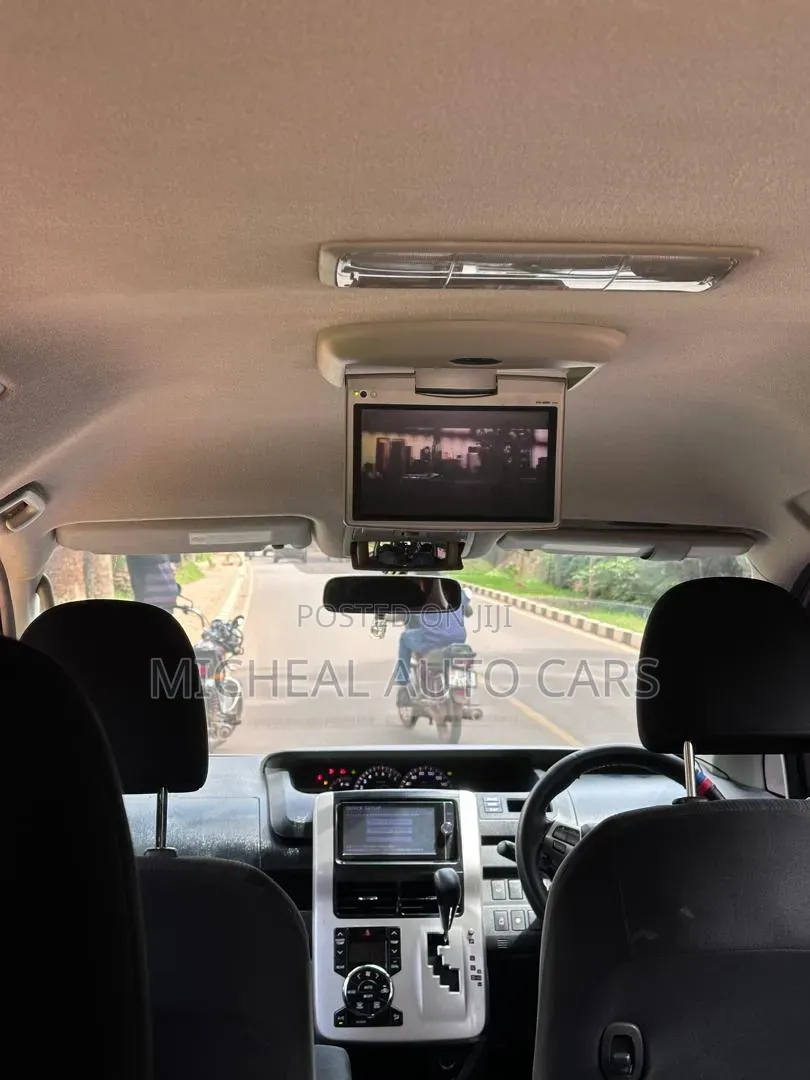 Toyota Noah 2012 Black